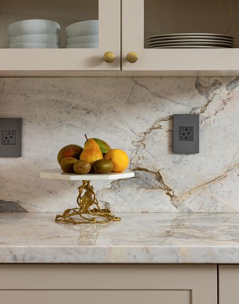 French Kitchen Countertops, Countertops With Stone Backsplash, Quartz Gold Countertops, Marble Looking Granite, Stone And Marble Kitchen, Granite Countertops With Granite Backsplash, Countertop As Backsplash Kitchen, Kitchen Countertops And Backsplash The Same, Marble Like Countertops