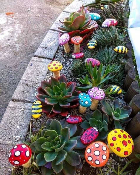 Definitivamente las piedras son el detalle perfecto ❤️🪴 Recycled Garden Planters, Ideas Para Decorar Jardines, Landscaping With Large Rocks Front Yard, Landscaping With Large Rocks Natural, Landscaping With Boulders, Recycled Garden, Landscaping With Large Rocks, Garden Aesthetic, Rock Garden Landscaping