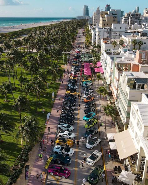 COMPLEX on Instagram: “GTA Vice City. 💥 [📸 @visuallyben]” Ocean Drive Miami, South Beach Florida, Miami Photography, Florida Artist, City Skylines, Beach Cars, Vice City, Usa Beaches, South Beach Miami