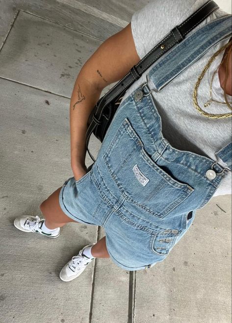 Amazon Sale Find, Denim Shortalls, Budget Friendly Outfit Idea, Affordable Warm Weather Inspiration, Levi Premium Denim Shortalls Womens Short Overalls Outfit Ideas, Summer Fits Denim Shorts, Overall Shorts Outfit Aesthetic, Shortalls Outfit Summer, Shorts Overalls Outfit, Shortalls Outfit, Denim Shortalls, Summer Uniform, Overalls Outfit