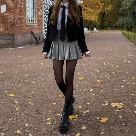 School Skirt Outfits, Justin Russo, Leaves On The Ground, School Uniform Fashion, School Uniform Outfits, University Outfit, School Skirt, Prep Style, Uniform Fashion