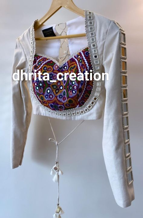 Mirror work and kutchi work blouse Kutchi Work Lehenga, Traditional Blouse For Navratri, Sweat Heart Neckline Blouse, Kutchi Work Chaniya Choli, Kutchi Work Blouse Designs, Blouse Pattern For Navratri, Blouses Designs Latest Traditional, Blouse Mirror Work Designs, Blouse Designs Navratri