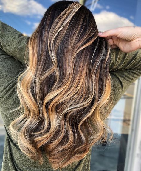 This honey-dipped brunette babe!!  . . @jordan_kindel_salon  . . . . . . . . #balayage #blondebalayage #blondehighlights #brunettebalayage #brunette #brunettehighlights #balayageinspo #bestofbalayage #mastersofbalayage #balayageartists #hairpainting #hairpainters #hairartists #hairartistry #coloredhair #dyedhair #hairdye #livedinbalayage #livedincolor #livedinhighlights #honeycomb #honey #hairinspo #styleinspo #beautyinspo #style #beauty #hair #ittakesapro #hospii Highlight Hairstyle, Brunette Highlights, Balayage Brunette, Hair Painting, Beauty Hair, Blonde Balayage, Hairstyles Haircuts, Blonde Highlights, Hair Highlights