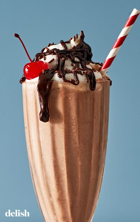 Brownie Milkshake, Milkshakes Recipes, Milkshakes Aesthetic, Old Fashioned Milkshake, Milkshake Photography, Milkshakes Photography, Milkshake Aesthetic, Retro Food, 50s Milkshake