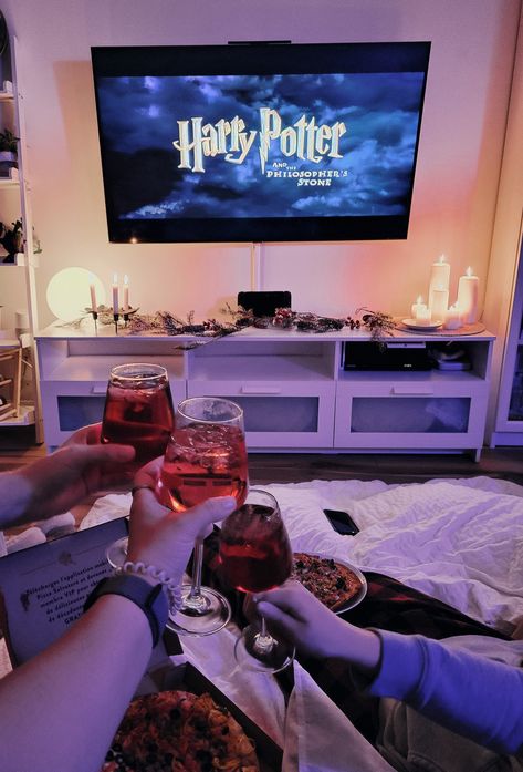 Movie Night Harry Potter, Watching Harry Potter Aesthetic, Movie Marathon Aesthetic, Marvel Movie Night, Happy Activities, Harry Potter Movie Marathon, Life Bucketlist, Harry Potter Night, Harry Potter Couples