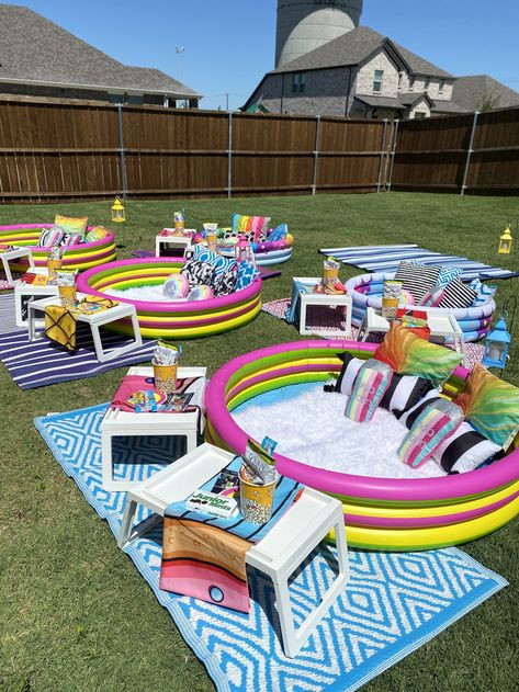 Outdoor Family Movie Night Ideas, Outdoor Movie Theme Birthday Party, Backyard Activities For Teens, Outdoor Seating For Movie Night, Seating For Outdoor Movie Night, Backyard Glamping Birthday Party, Outdoor Movie Party For Kids, Backyard Drive In Movie Party, Blow Up Pool Movie Night