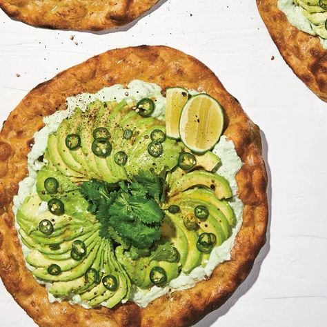 Avocado Pizza, Olive Pizza, Avocado Pesto, Pesto Pizza, Stuffed Avocado Healthy, Pizza Stone, Vegetarian Food, Authentic Italian, Plant Based Recipes