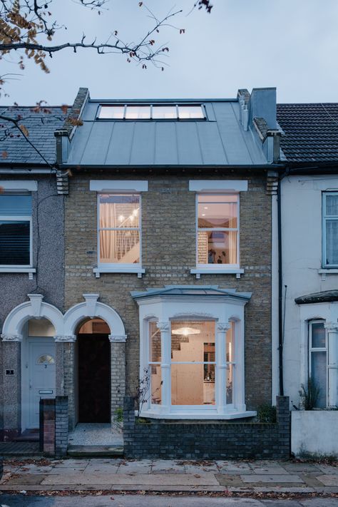 Small Terraced House, Terrace House Interior, London Terrace House, Terrace House Exterior, Pyramid House, New Modern House, Victorian Terraced House, Victorian Terrace House, British Architecture