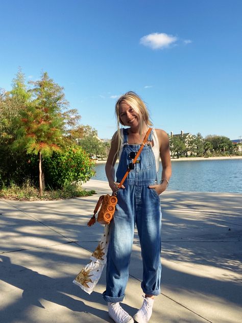 Overalls And Hat Outfit, Styling Long Overalls, Blue Denim Overalls Outfit, Jean Dress Overall Outfit, Demin Overalls Outfit, One Strap Overalls Outfit, Duluth Overalls Outfit, Lexi Hidalgo Overalls, Overalls Outfit Boho