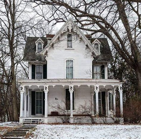 Gothic Farmhouse Wedding, Victorian Farmhouse Exterior, Goth Farmhouse, Gothic Farmhouse Decor, Gothic Farmhouse, Lovely Houses, Gothic Revival House, Creepy Houses, Victorian Style Homes