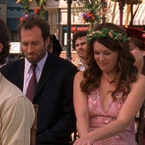 #gilmoregirls #lorelaigilmore #luke #gilmoregirlsluke Luke And Lorelei, Lorelai And Luke, Luke Lorelai, Gilmore Girls Luke, Grumpy X Sunshine, Luke And Lorelai, Gilmore Guys, Luke Danes, Gilmore Girls Fan