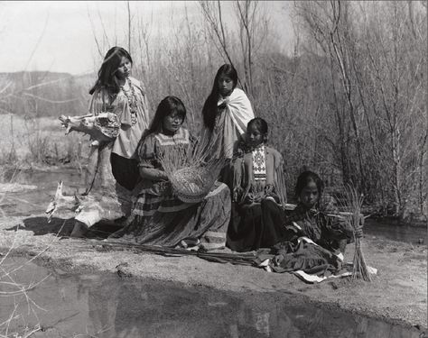 Apache Stream (Cecelia Miles, Denise Anderson, Carrie Reede, Elizabeth 'Gracie' Miles, Rebekah Miles) Lipan Apache, Native American Pictures, Native American Photos, Native American Peoples, Native American Heritage, The First Americans, Native American Tribes, Native American History, Native American Culture