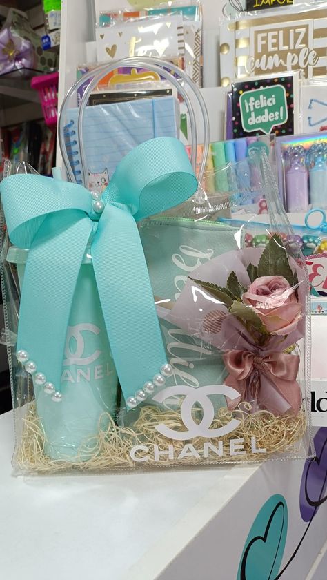 Clear Bag Gift Ideas, Clear Gift Bag Ideas, Goodie Bag Gift Ideas, Clear Gift Bags, Boutique Display, Mail Gifts, Candle Studio, Small Business Inspiration, Custom Party Favors