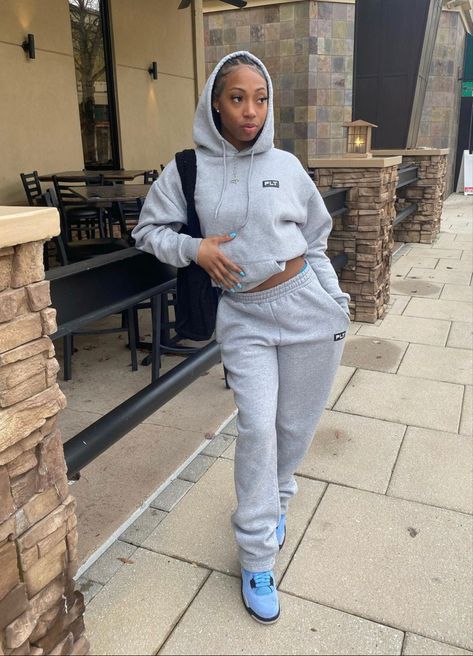 Plt Sweatsuit Outfit, Gray Sweatpants Outfit Black Women, Plt Tracksuit, Gray Hoodie Outfit, Sweatsuit Outfits, Sweatsuit Outfit, Pretty Fits, Tracksuit Outfit, Mode Zara