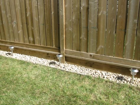 How-to rock border along the fence Yard Edging, Landscaping Along Fence, Rock Border, Landscape Edging, Fence Landscaping, Backyard Fences, Backyard Makeover, The Fence, Fence Design