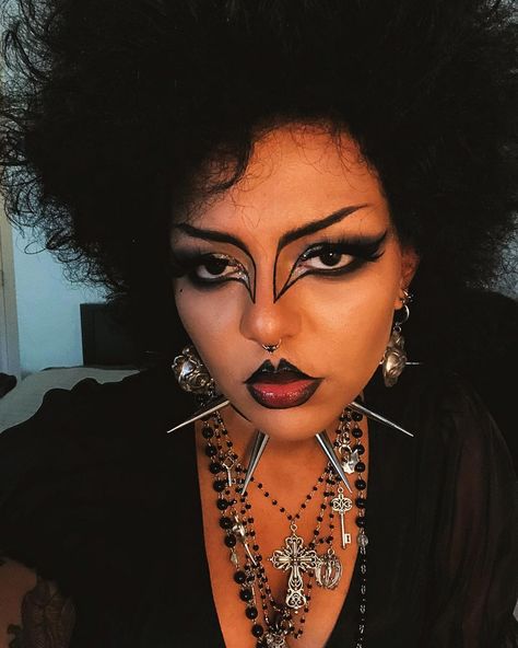 Trad Goth Makeup Black Women, Goth People, Tropical Goth, Trad Goth Makeup, Goth Makeup Tutorial, Black Eye Pencil, Black Alt, Afro Goth, Punk Makeup