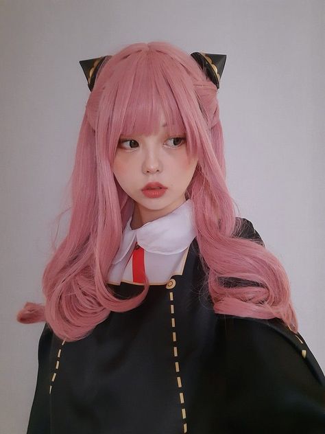 Pink Hair Anime Cosplay, Cute Halloween Costumes Anime, Anya Forger Hairstyle, Anya Cosplay Makeup, Kawaii Cosplay Anime, Cosplaystyle Mujer Anime, Anya Spy X Family Cosplay, Cosplay Ideas Women Anime, Pink Hair Cosplay