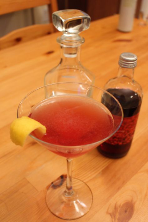 If IKEA had a bar, they’ll be serving these fun lingonberries cocktails Lingonberry Recipes, Leif Erikson, Ikea Style, Best Summer Cocktails, Swedish Food, Easy Cocktail Recipes, Cocktail Photos, Cocktail Syrups, Cocktails To Try