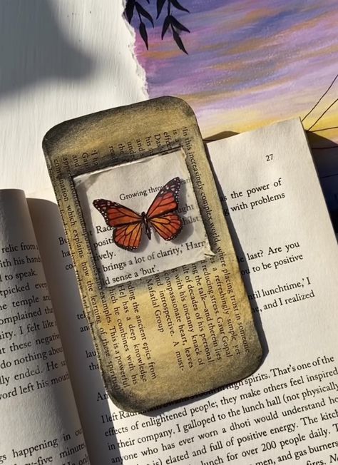 Handmade Bookmarks Diy Butterfly, How To Make Transparent Bookmark, Aesthetic Bookmarks Vintage, Transparent Bookmark Diy, Diy Vintage Bookmarks, Vintage Bookmarks Handmade, Handmade Bookmarks Diy Ideas, Butterfly Bookmarks Diy, Aesthetic Bookmarks Diy