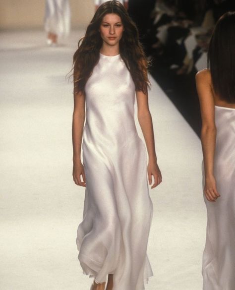 90s Runway Fashion Dresses, 90s Supermodels Aesthetic, Supermodel Outfits, 90s Fashion Show, Ralph Lauren Runway, Runway Gowns, 90s Ralph Lauren, Model Runway, 90s Runway