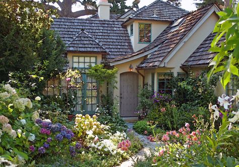 European Cottage Exterior, Cottage House Exterior, European Cottage, Cottage Aesthetic, Cottage Garden Design, Cottage Exterior, Cottage In The Woods, Dream Cottage, Backyard Inspiration