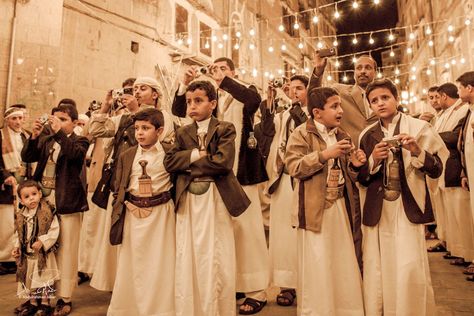 Yemeni Wedding, Sanaa Yemen, Yemen Sanaa, Yemeni Clothes, Traditional Wedding Ceremony, Wedding Ceremony Traditions, Arab Culture, Muslim Wedding, Most Beautiful Cities