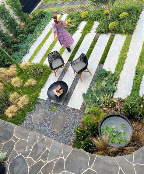 Outdoor Walkways Ideas Pathways, Paving Garden, Lawn Alternative, Garden Walkways, Fire Pit Landscaping, Landscaping Retaining Walls, Areas Verdes, Garden Walkway, Backyard Landscaping Ideas