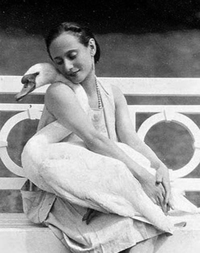 Ballet Russe, Anna Pavlova, Vintage Ballet, Tour Around The World, Swan Lake, Pavlova, Ballet Dancers, Vintage Photographs, Kung Fu