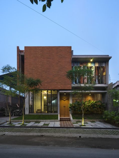 Tropical House Design, Brick Architecture, Minimalist House Design, Brick Facade, Tropical House, Facade Architecture, Facade Design, Modern Exterior, Facade House