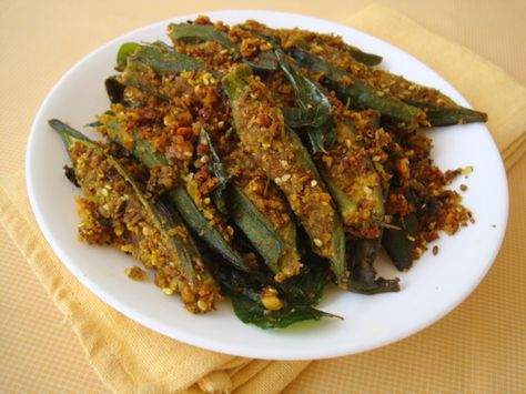 Bhindi Sambhariya ~ Gujarati style Stuffed Okra » Tried & Tested to be very good especially with rice & Khirdi - can use Chana flour mix with it Okra Bhindi, Bharwa Bhindi, Stuffed Okra, Bhindi Masala Recipe, Bhindi Recipe, Okra Fries, Andhra Recipes, Okra Recipe, Gujarati Cuisine