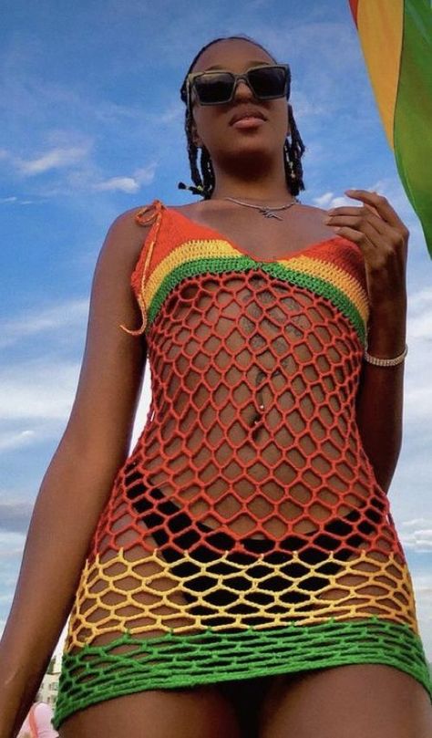 Jamaica Outfits, Crochet Beach Wear, Crochet Beach Dress, Queen Dresses, Vintage Hollywood Glamour, Crochet Swim, Mode Crochet, Crochet Business, Crochet Clothing And Accessories