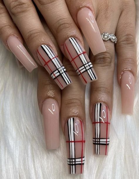 Plaid Coffin Acrylic Nails, Black Burberry Nails, Nail Designs Burberry, Flannel Nail Design, Red Nail Designs Winter, Burberry Acrylic Nails, Burgundy Plaid Nails, Fall Red Nails Designs, Fall Burberry Nails