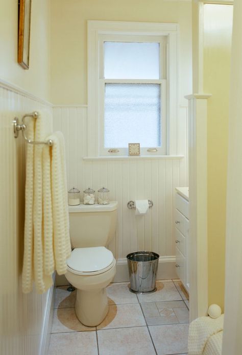 Warm Apartment Bathroom Pale Yellow Bathrooms, Vintage Yellow Bathroom, Yellow Bathroom Walls, Room Paint Ideas, Warm Apartment, Yellow Bathroom Decor, Warm Bathroom, Bathroom Posters, Yellow Bathroom