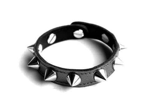 Studded bracelet. Alternative fashion #nu goth # alternative fashion #studs #accessories #goth #gothic Spiky Bracelet, Studded Bracelet, Accessories Goth, Black And White Fashion, Spike Bracelet, Tokyo Street Fashion, Cute Goth, Hipster Grunge, Arm Jewelry