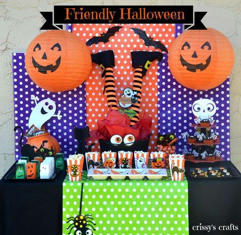 Dessert table and backdrop at a Halloween party!  See more party planning ideas at CatchMyParty.com! Comidas Halloween, Mesa Halloween, Kid Friendly Halloween Decorations, Kid Friendly Halloween Party, Halloween Party Backdrop, Pasteles Halloween, Spooky Halloween Food, Halloween Themed Birthday Party, Fiesta Halloween