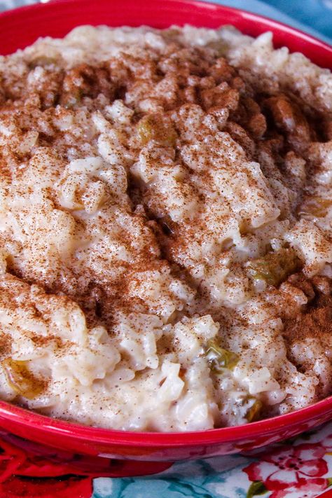 Homemade Rice Pudding, Delish Desserts, Rice Pudding, Pudding Recipes, Yummy Foods, Eat Dessert, Puddings, Pretzels, Ground Cinnamon