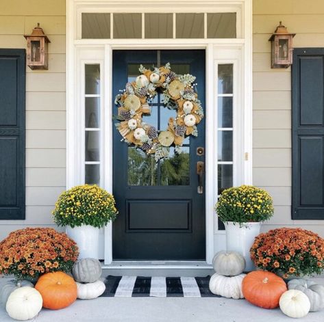 Porch Fall Decor, Porch Pumpkins, Fall Front Porch Decor, Halloween Front Porch, Exterior Makeover, Halloween Decorating, Fall Front Porch, Fall Outdoor Decor, Front Porch Decorating