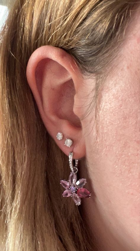 Flower Earrings Aesthetic, Studs Aesthetic, Swarovski Aesthetic, Stud Aesthetic, Aesthetic Earrings, Earrings Aesthetic, Swarovski Earrings, Just Girl Things, Silver Studs