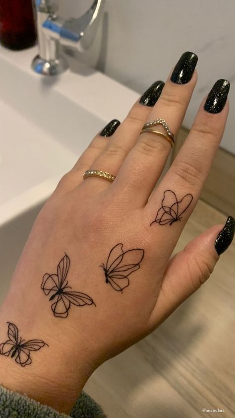 Tattoo Lily, Tato Henna, Pretty Hand Tattoos, Finger Tattoo Designs, Tattoos Geometric, Hand Tattoos For Women, Pretty Tattoos For Women, Arrow Tattoo, Small Hand Tattoos