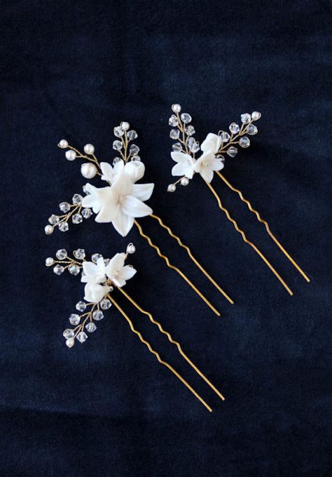 Delicate Details | 5 exquisite wedding hair pins for the fuss-free bride - TANIA MARAS | bespoke wedding headpieces + wedding veils Wedding Half Updo, Wedding Hair Trends, Pearl Bridal Hair, Bridal Hair Pins Pearl, Floral Hair Pins, Romantic Wedding Hair, Wedding Hairstyles With Veil, Briar Rose, Rose Gold Bridal