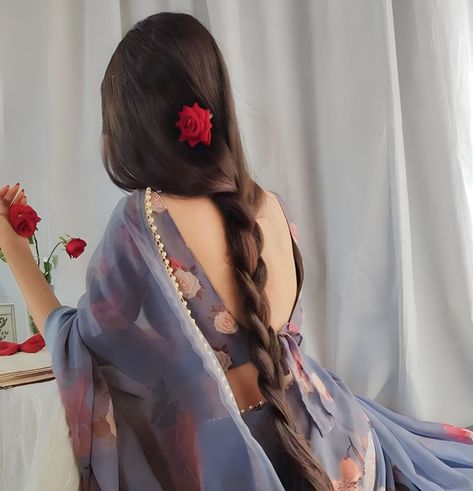 Saree Wearing Styles, Beautiful Blonde Hair, Saree Poses, Desi Fashion Casual, Saree Photoshoot, Saree Trends, Indian Aesthetic, Long Hair Girl, Saree Look