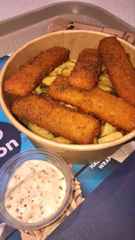 Fish Sticks Aesthetic, Fish And Chips Aesthetic, Fish Fingers And Chips, Fish Fingers, Food Captions, Fish Finger, Fish Sticks, Smoked Food Recipes, British Food