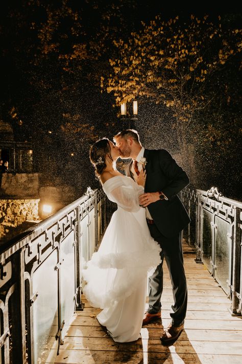 Couple kissing on a bridge at Ancaster Mill and lit with flash Flash Bridal Photography, Wedding Photography Night, Flash Photography Aesthetic, Camera Flash Photography, Photography Couple Poses, Couple Poses Wedding, Ancaster Mill, Night Photoshoot, Night Time Wedding