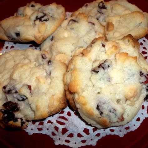 Cranberry-White Chocolate Cream Cheese Cookies Chocolate Cream Cheese Cookies, Cream Cheese Cookie Recipe, Cranberry White Chocolate, Coconut Cookies Recipes, Coconut Baking, Best Holiday Cookies, Cranberry Cream Cheese, Holiday Cookies Christmas, Cranberry Cheese