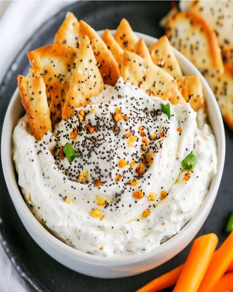 Everything Bagel Greek Yogurt Dip Greek Yogurt Dips For Veggies, Everything Dip, Bagel Greek Yogurt, Greek Yogurt Dip Recipes, Dip Easy Recipes, Yogurt Dip Recipes, Healthy Greek Yogurt Dip, Yogurt Dip For Veggies, Buffalo Chicken Dip Easy Recipes