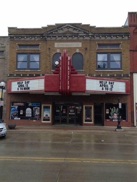 Webster city, Iowa. Movie Theater Old Movie Theater Exterior, Old Fashion Movie Theater, Small Town Movie Theater, Movie Theater Exterior, 90s Theater, Movie Theater Building, Small Movie Theater, Retro Movie Theater, Midwest Core