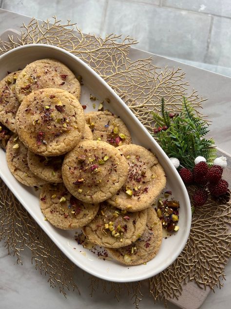 Honey, I’m Nuts for Baklava Cookies – Vanilla Bean Baklava Cookies Recipe, Baklava Cookies, Raw Pistachios, Bakers Gonna Bake, Shake N Bake, Cookie Swap, Vanilla Cookies, Baking Sweets, Brown Butter