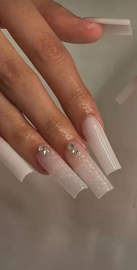 Hair Influencer, Manicure Nail Art, Grunge Nails, White Acrylic Nails, Basic Nails, Simple Acrylic Nails, Acrylic Nails Coffin Pink, Unique Acrylic Nails, Long Square Acrylic Nails