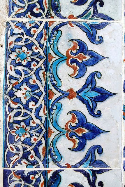 Islamic Tiles, Turkish Pottery, Iznik Tile, Persian Art Painting, Turkish Tile, Turkish Tiles, Turkish Pattern, Arabesque Pattern, Islamic Patterns