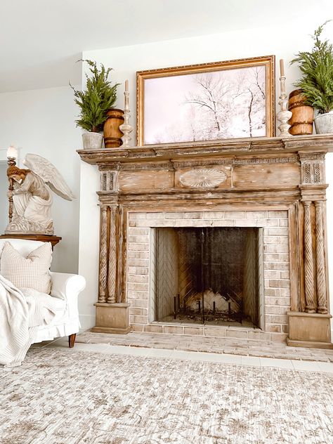 Elegant Fireplace Ideas, French Country Fireplace Mantle, French Country Fireplace Ideas, Vintage Fireplace Mantle, Vintage Christmas Tree Ideas, French Country Fireplace, Antique Mantle, Christmas Fireplace Mantels, Antique Fireplace Mantels